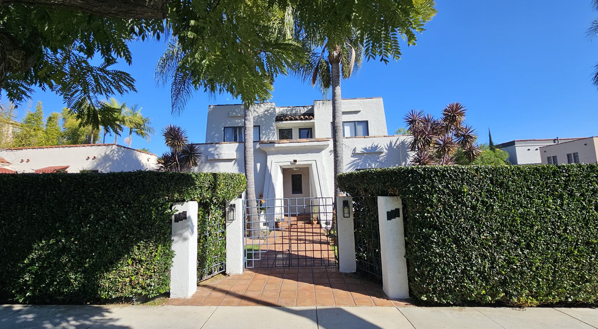 West Hollywood Apartment: 900 Havenhurst Drive