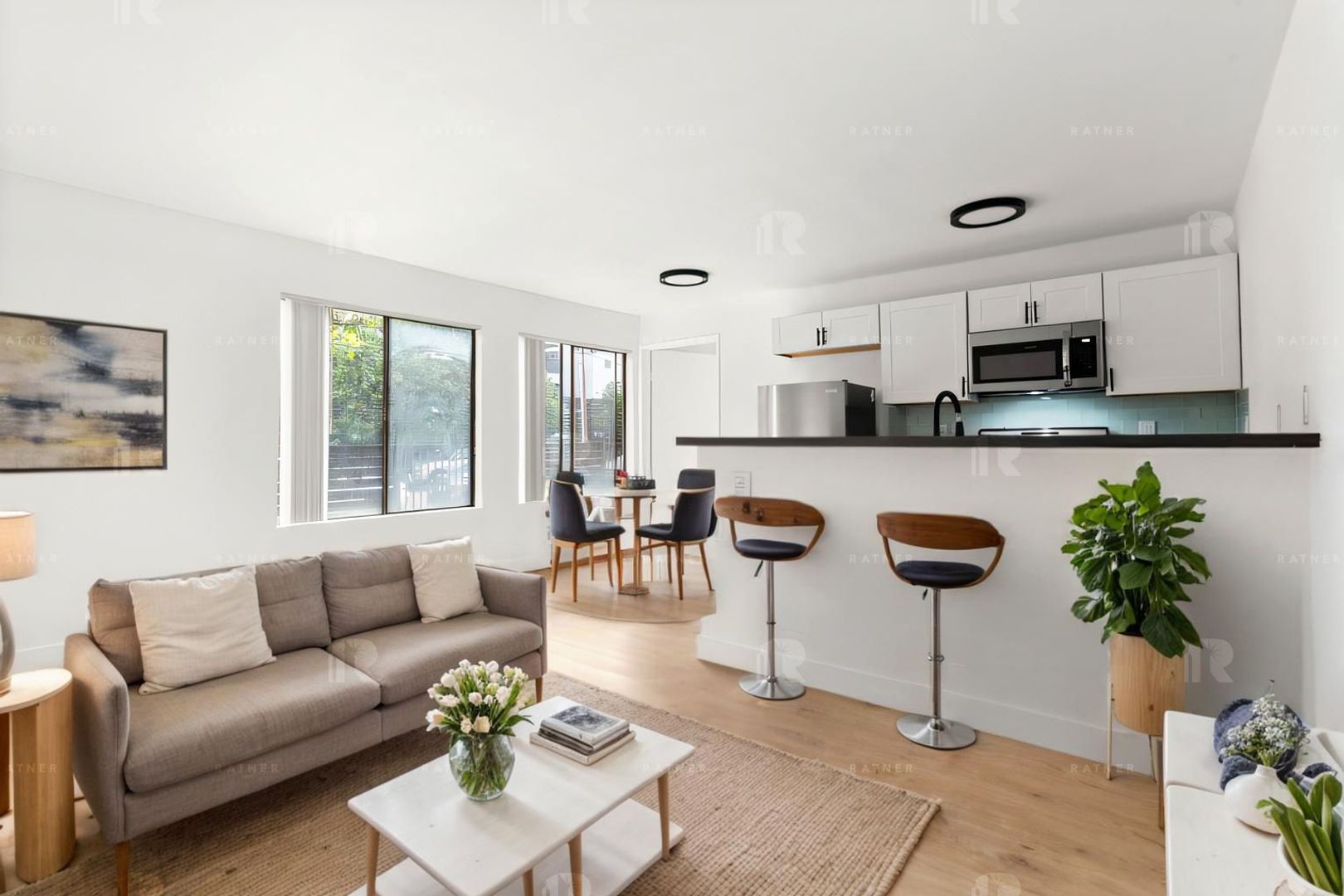 North Hollywood Apartment: 11133 Cumpston Street