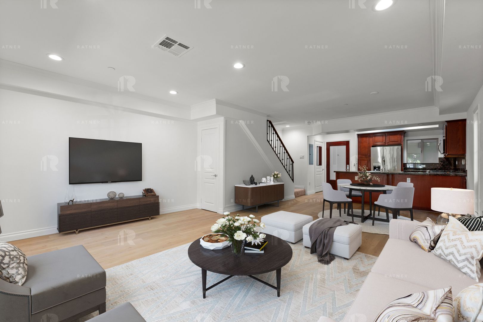 Valley Village Apartment: 5056 Laurel Canyon Blvd