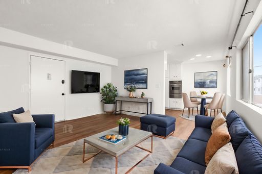 Spacious 1/1 ~ Central AC ~ Sparkling pool ~ Low security deposit!!