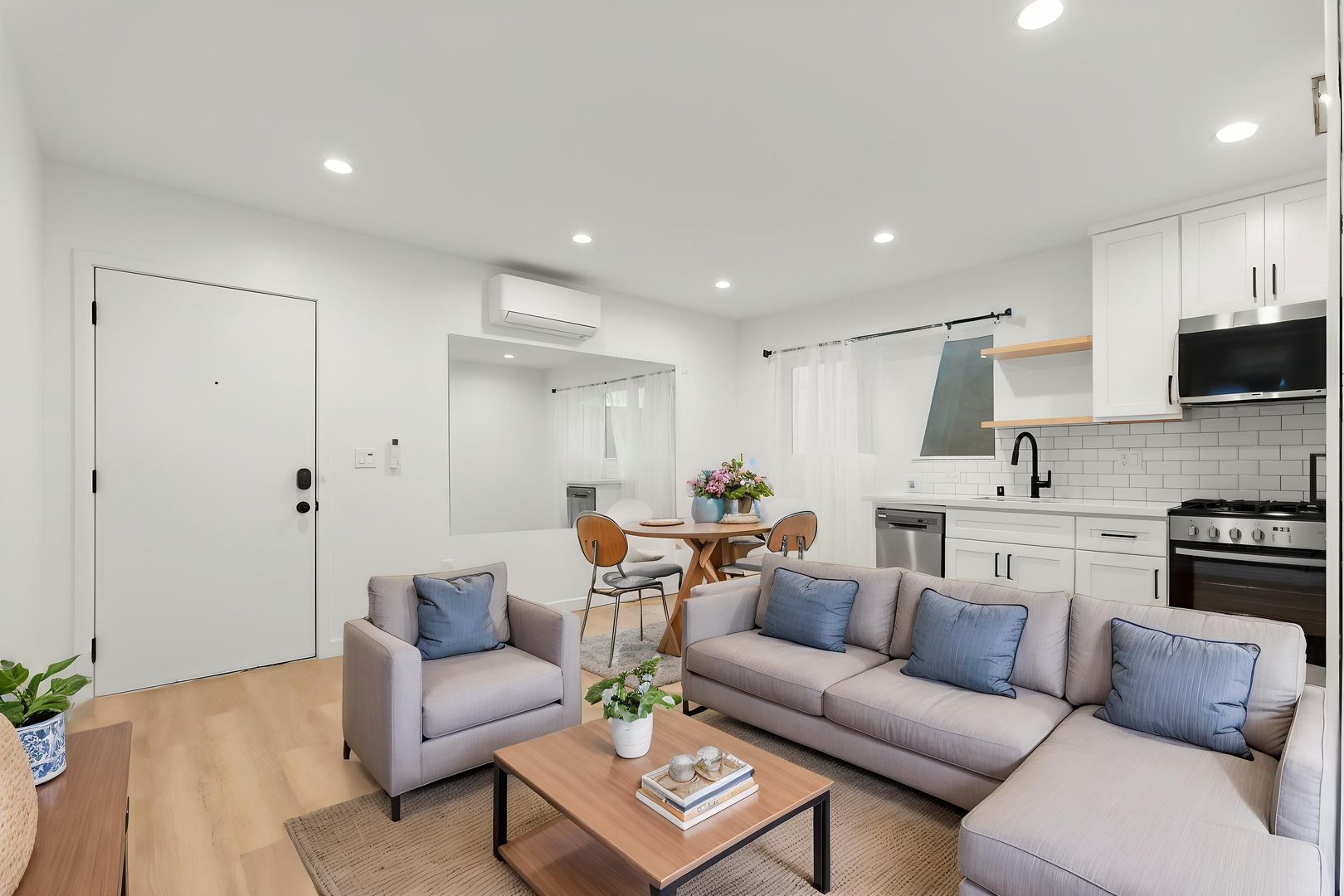 Los Angeles Apartment: 3280 Provon Lane
