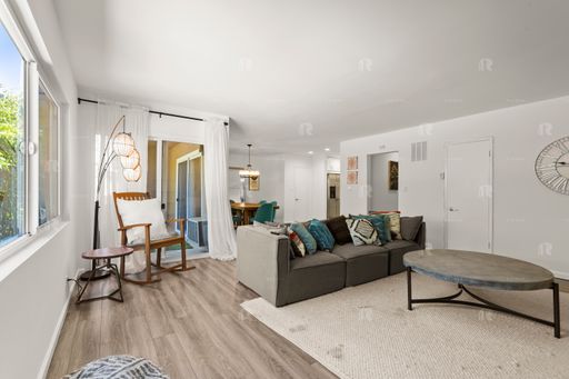 Large Remodeled Upper Unit Condo Style 2 Bed 2 Bath ~ 1 Month Free – photo 1
