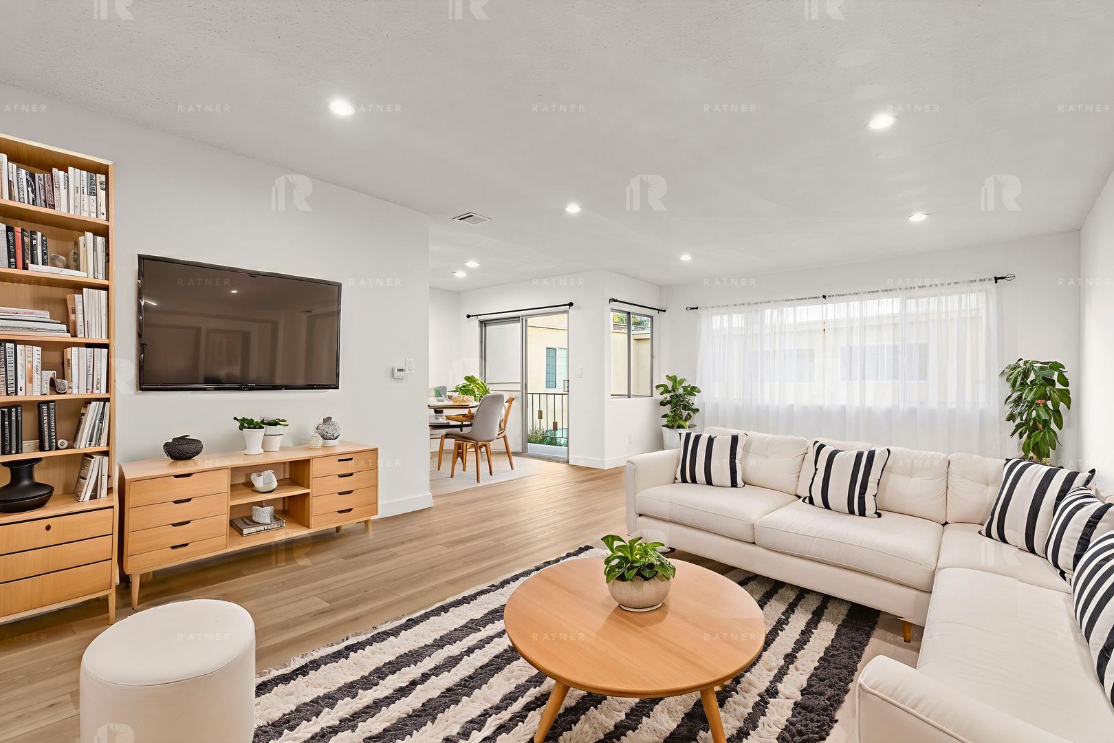 Sherman Oaks Apartment: 4573 Willis Avenue