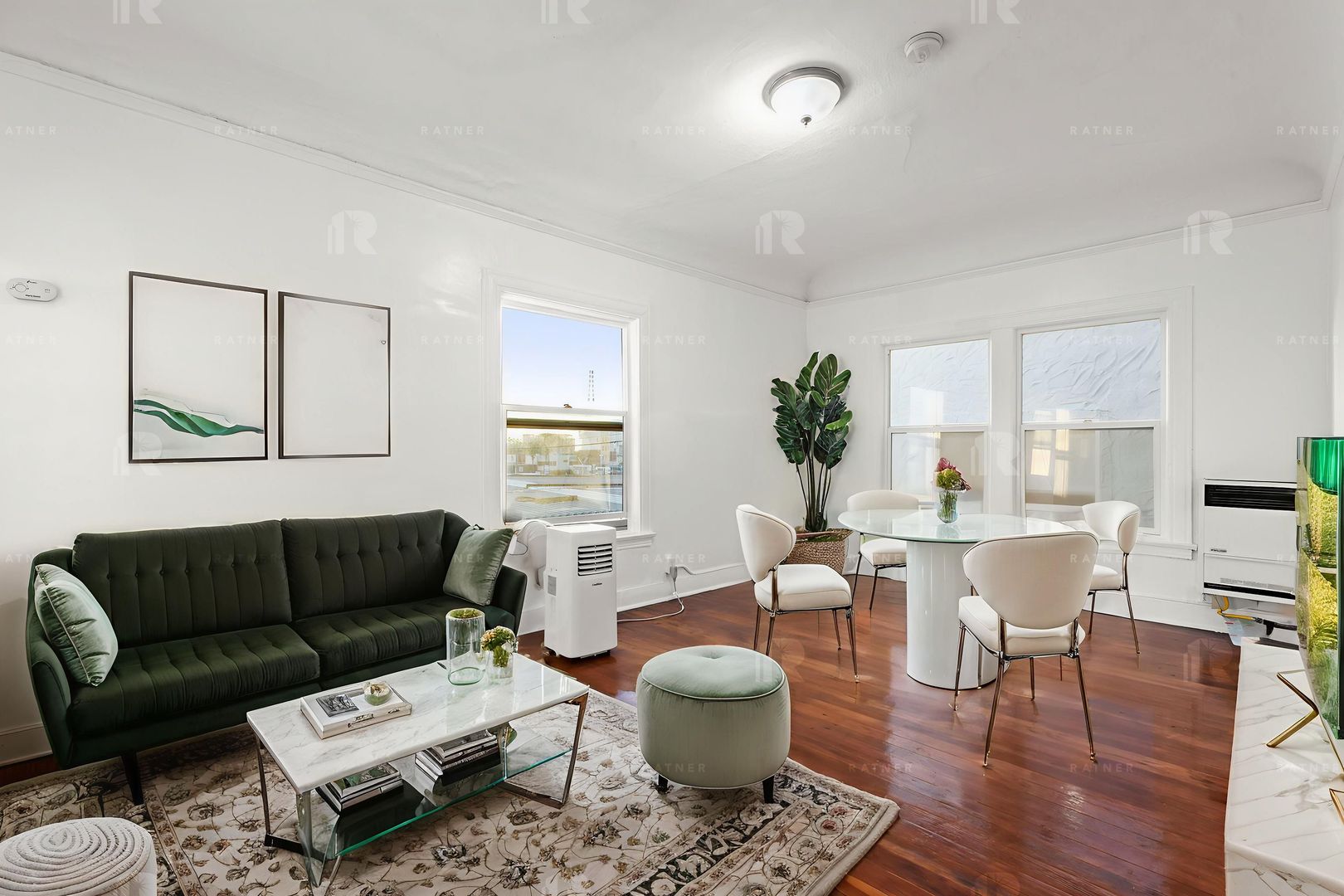 Los Angeles Apartment: 6358 Yucca Street