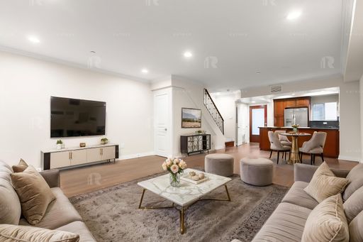 SPACIOUS 3+3 TOWNHOUSE - PRIVATE PATIO - FEELS LIKE A HOME - LOW SECURITY DEPOSIT – photo 1