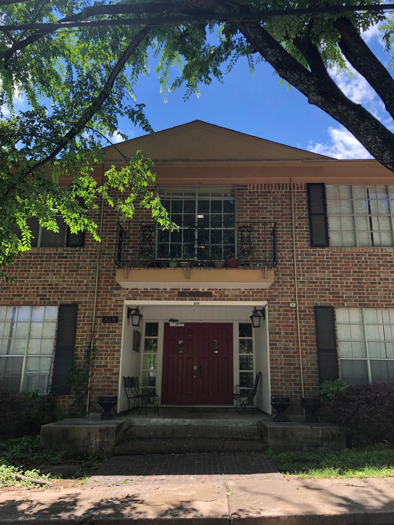 818 University 3, Huntsville, TX 77320