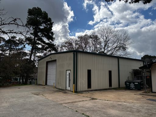 Large Warehouse on Montgomery Rd. – photo 1