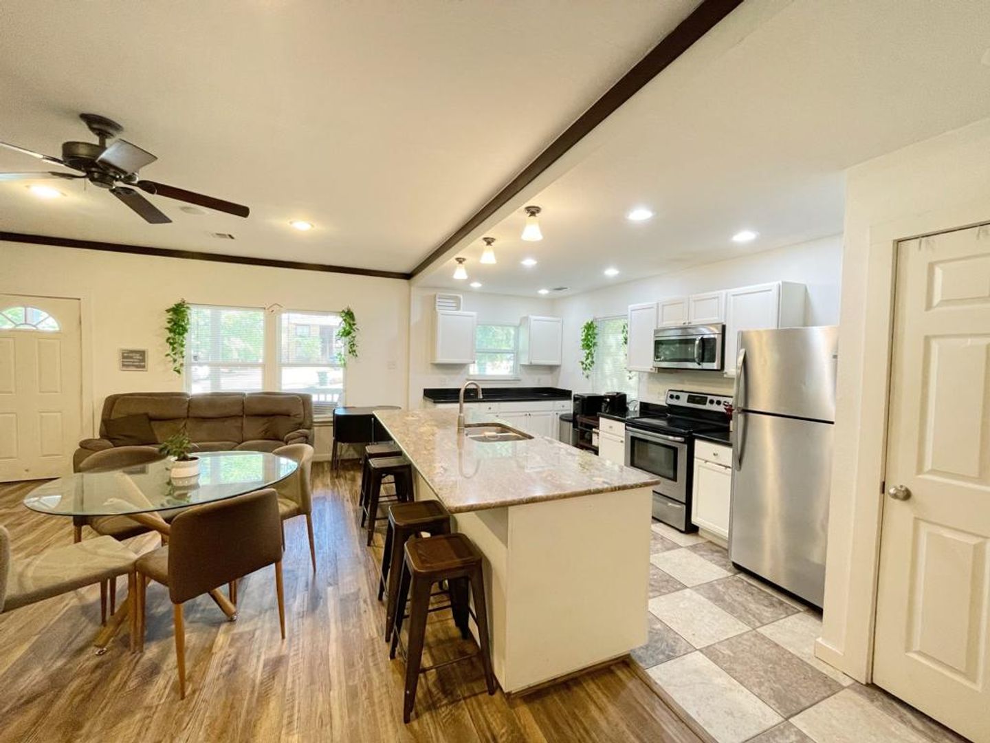 Huntsville House: 1404 Windsor St.