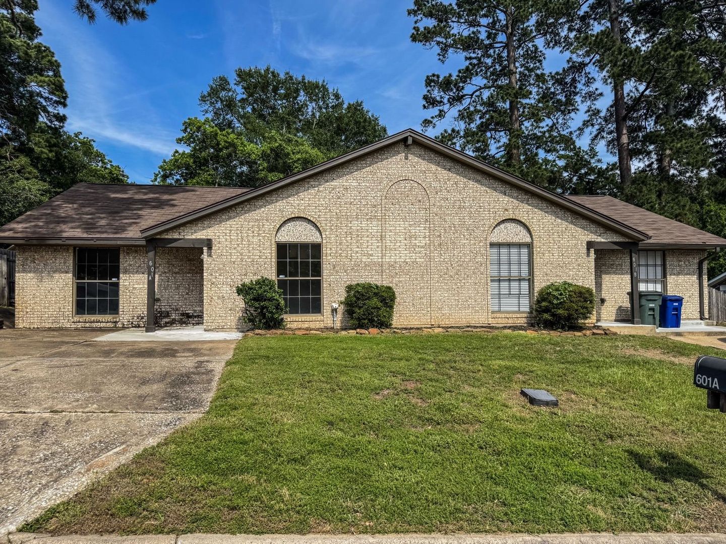 Huntsville House: 601 Hickory Dr.