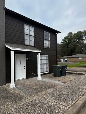 3 Bedroom Townhome – 604 Normal Park, Huntsville, TX 77320