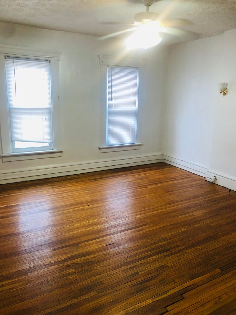 Columbus Townhome: 113-121 W 9th Ave