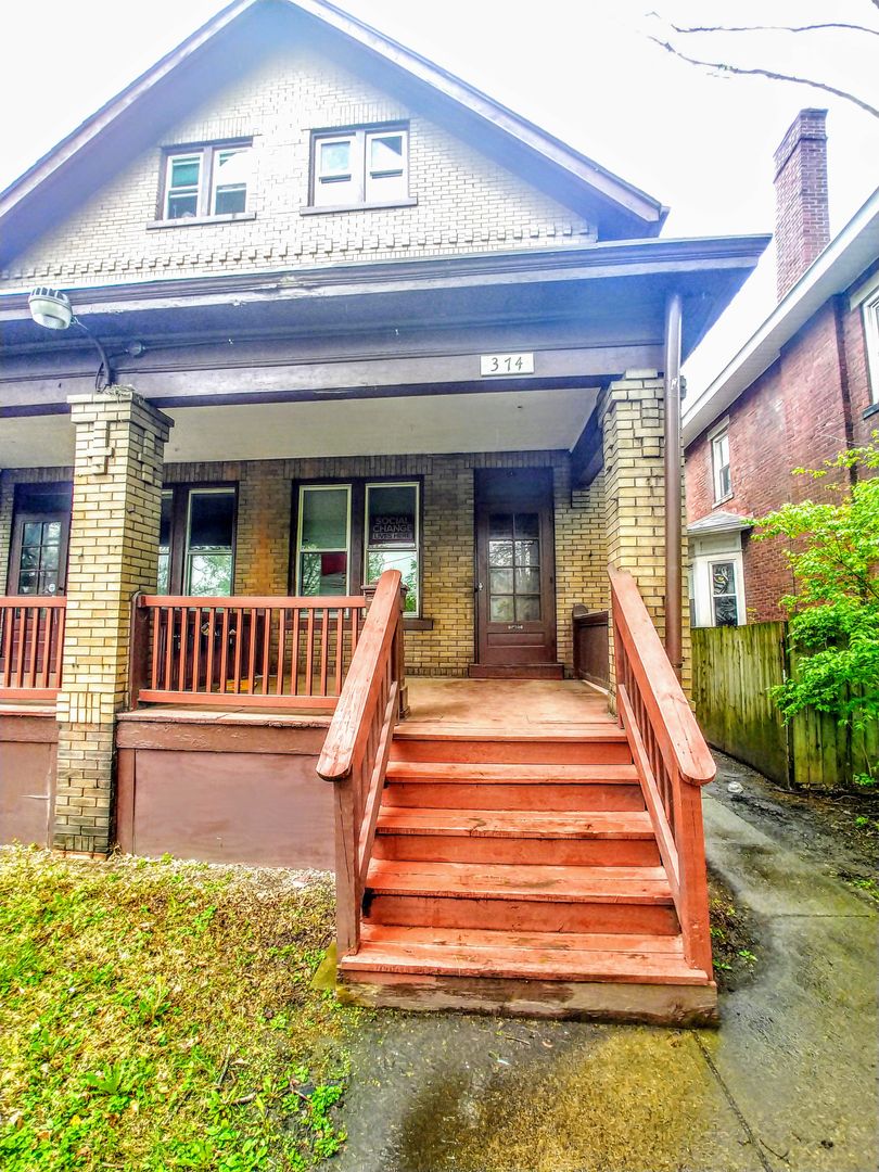 Columbus Apartment: E 14th Ave