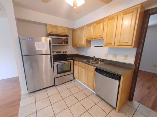 Open floorplan with large bedroom! Free Laundry, and Off-Street Parking Available! – photo 1