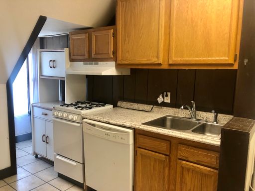 FREE In-Building Laundry! Unbeatable location! – photo 1