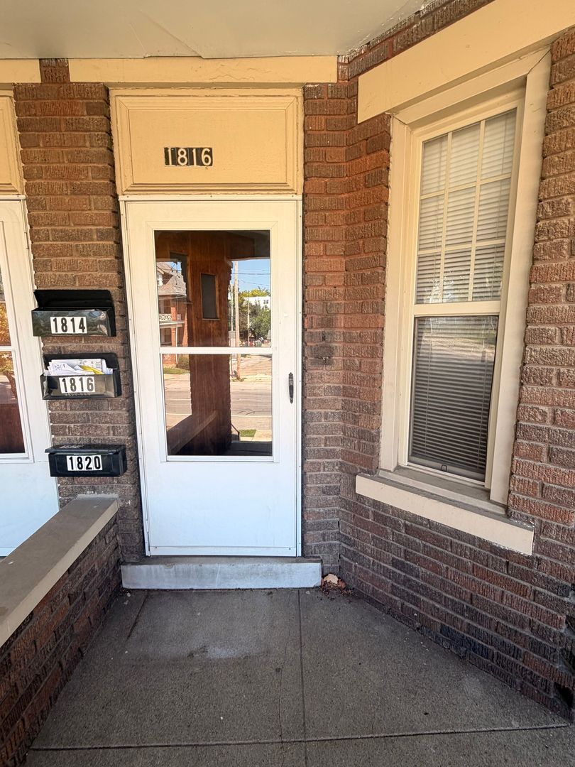 Columbus Apartment: 1814-1820 Summit Street