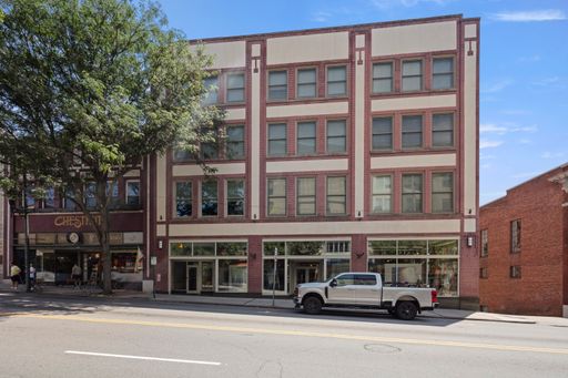 Beautiful Downtown Condo - Elevator Access, Parking Included – photo 1