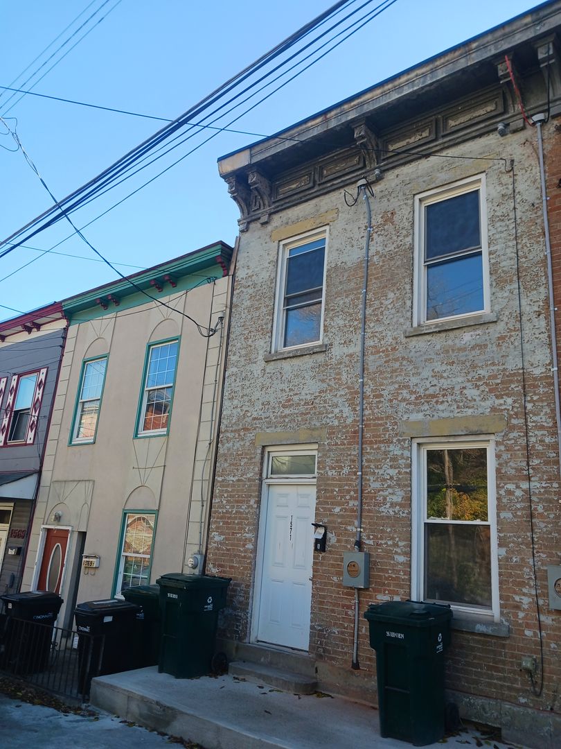 Cincinnati Townhome: 1571 Tremont Street Unit B