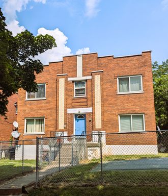 Spacious 1 bedroom 1 bathroom in Bond Hill – photo 1