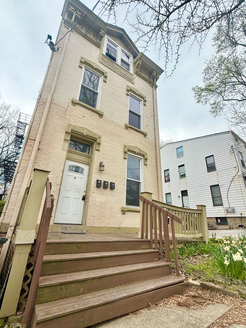 Cincinnati Apartment: 447 Warner Street