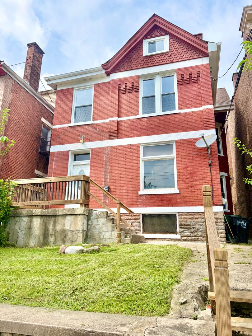 Cincinnati House: 1748 Queen City Ave.