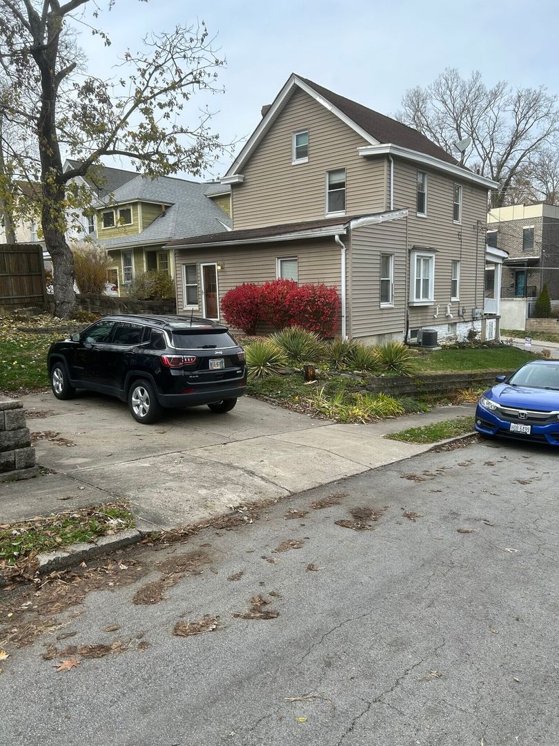 Cincinnati Apartment: 1719 William Howard Taft Road