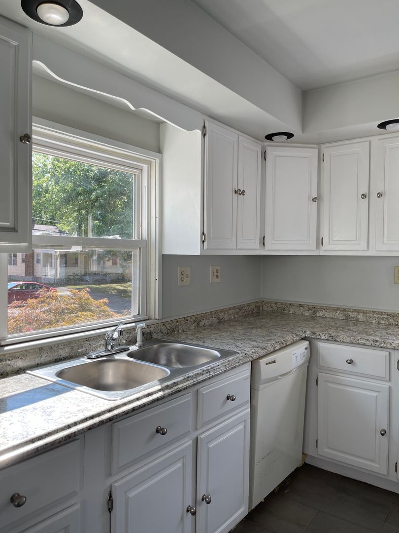 cincinnati House: 3870 Zinsle avenue