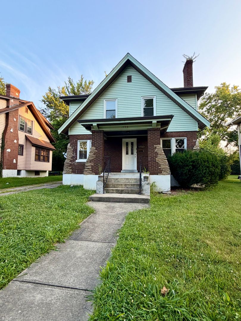 Cincinnati House: 1750 Avonlea Ave