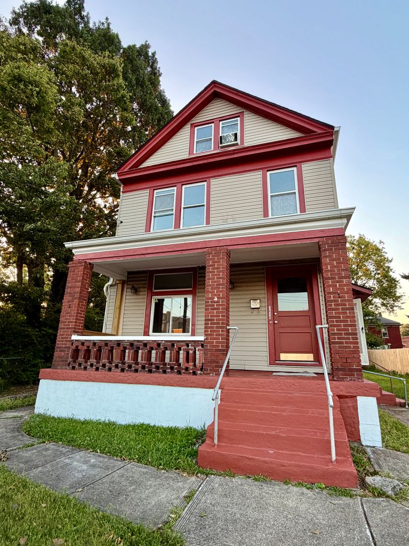 Cincinnati House: 3648 Brooks Ave.