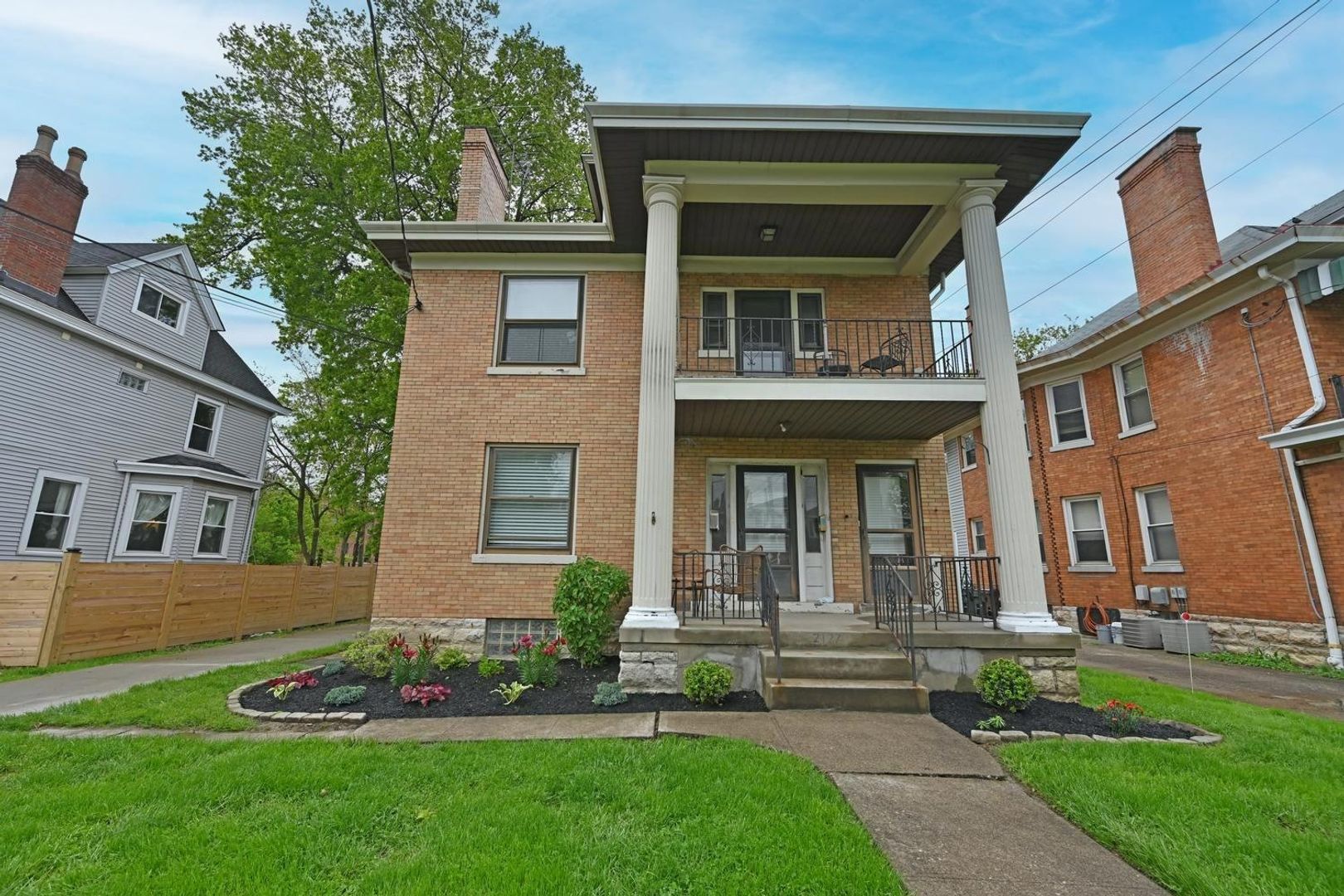 Cincinnati Apartment: 2127 Slane Avenue