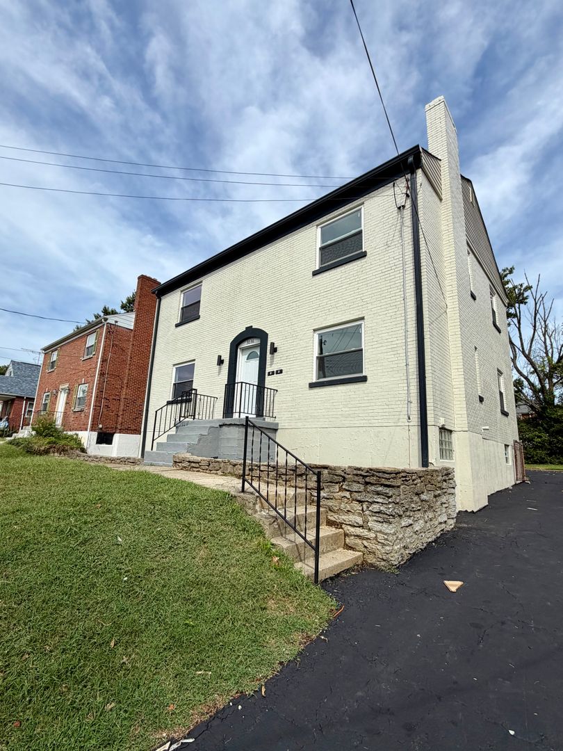 Cincinnati Apartment: 3036 Hegry Circle