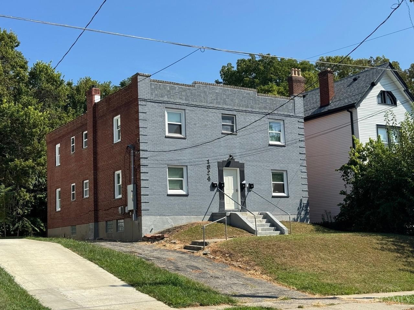 Cincinnati Apartment: 1854 Kinney Avenue