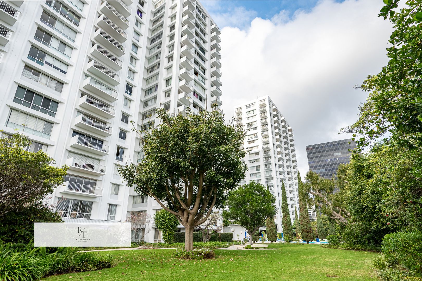 Los Angeles Condo: 2160 Century Park E APT 1002