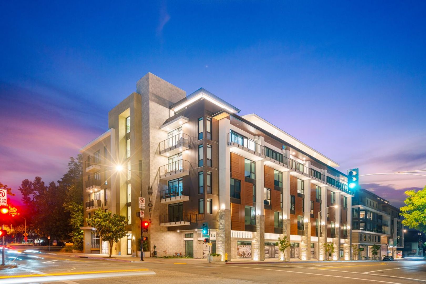Modern 2-Bedroom Condo with Rooftop Amenities in Pasadena