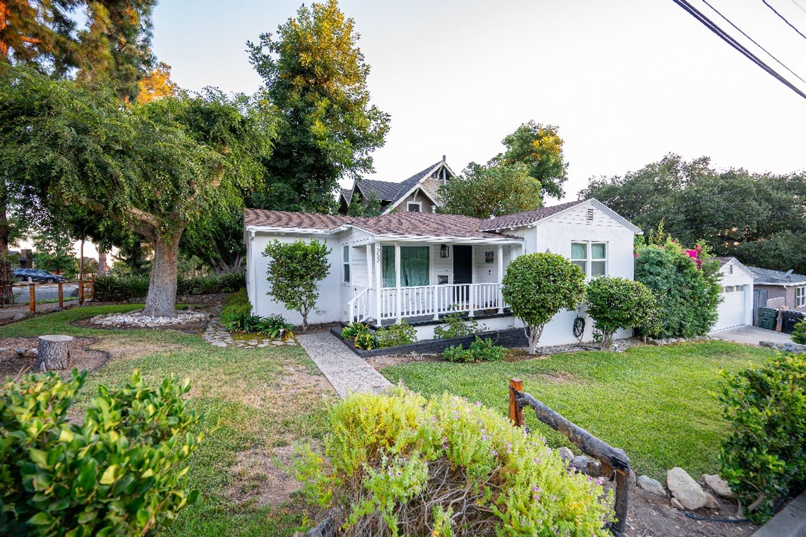 Monrovia House: 252 E Scenic Dr,