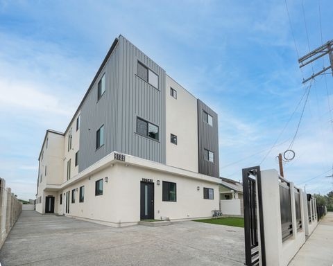 Welcome to Hive House, a newly renovated co-living home located just minutes from USC. – photo 1