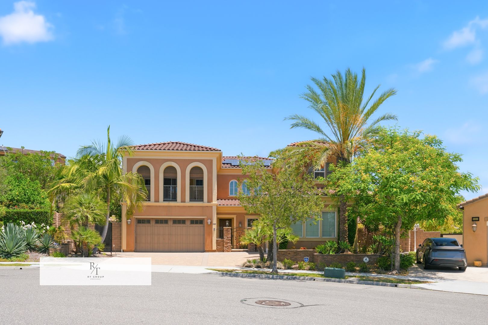 Brea House: 540 N Bardsdale Pl