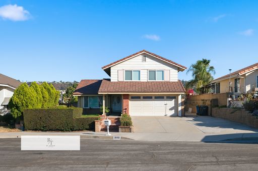 Beautiful Remodeled 4-Bedroom Home in a Golf Course Community!