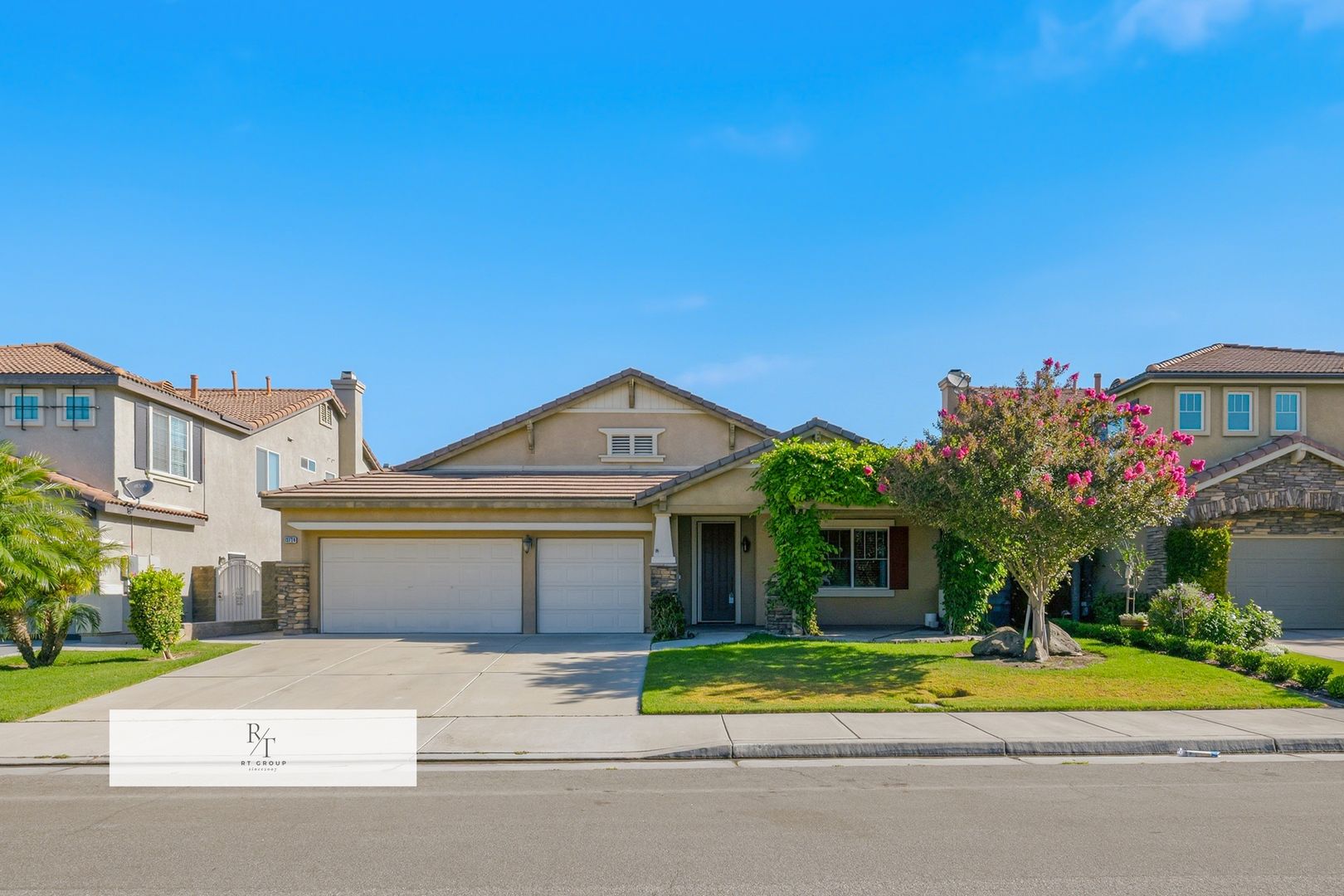 Eastvale House: 13724 Beaconsfield Ln