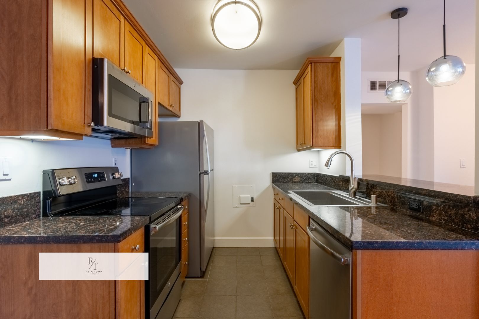 Cozy & Comfortable 2 Bedroom, 2 Bath Home Near UCLA