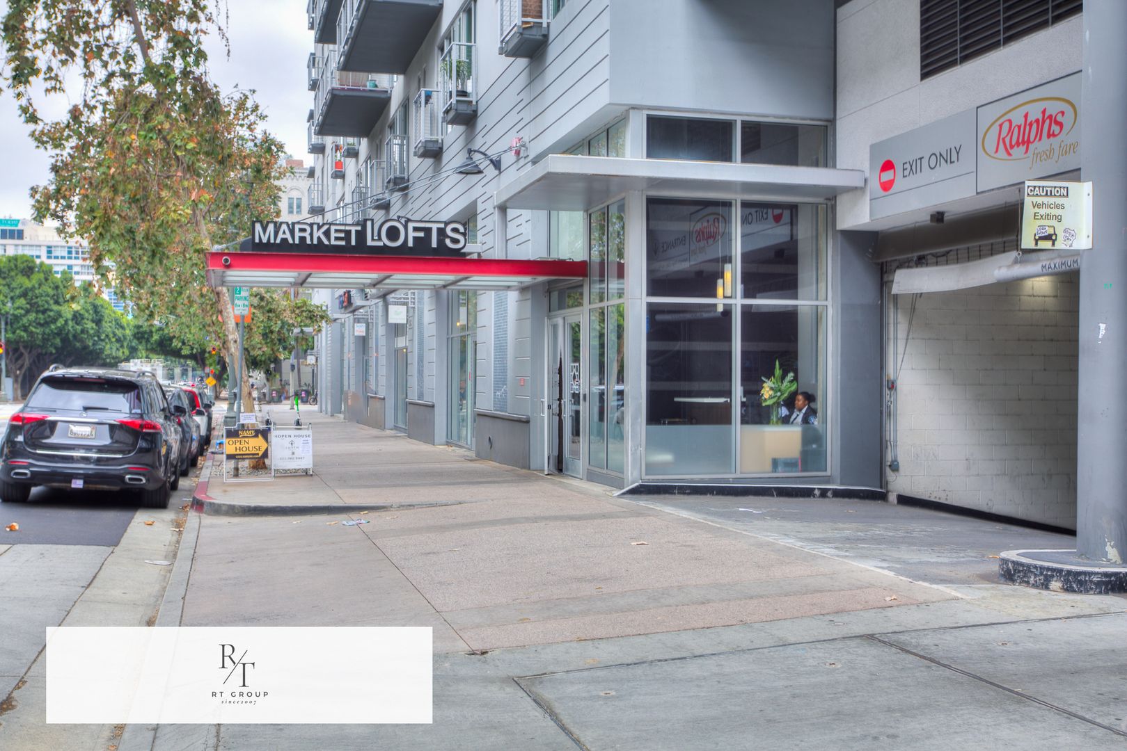 Los Angeles Condo: 645 W 9th St #742,