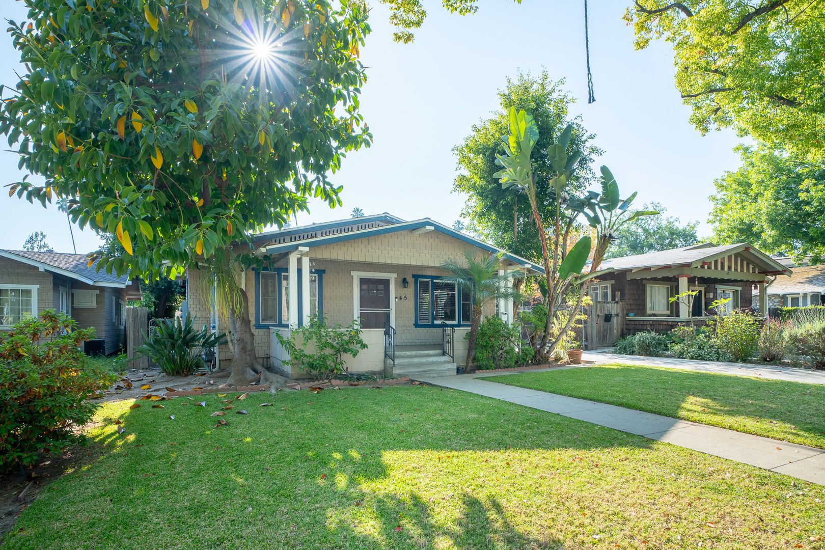 Pasadena House: 45 N Meridith Ave