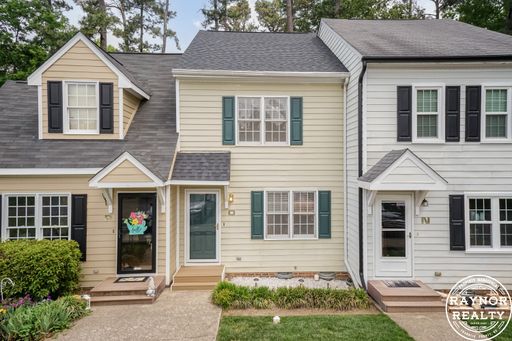 Fully renovated 2 bedroom 3 Bathroom townhouse in Wake Forest – photo 1