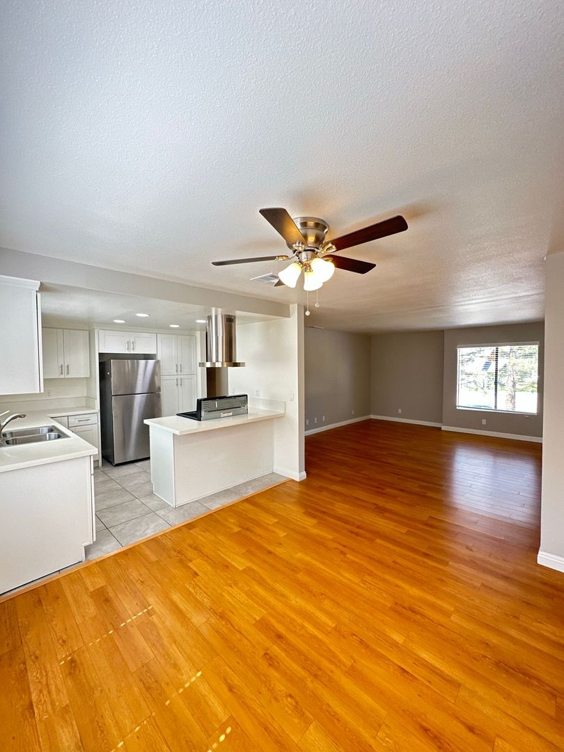 MONROVIA Apartment: 1960 PECK RD.