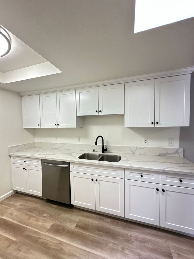 MONROVIA Apartment: 1960 PECK RD.