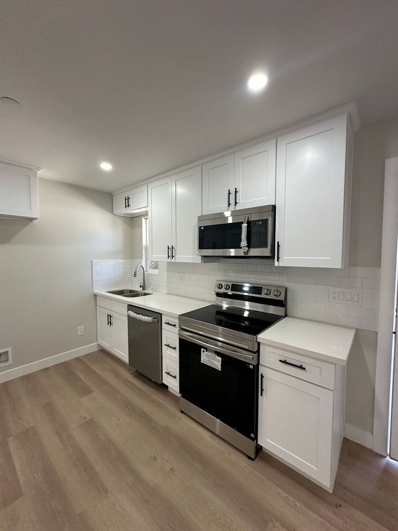 MONROVIA Apartment: 1960 PECK RD.