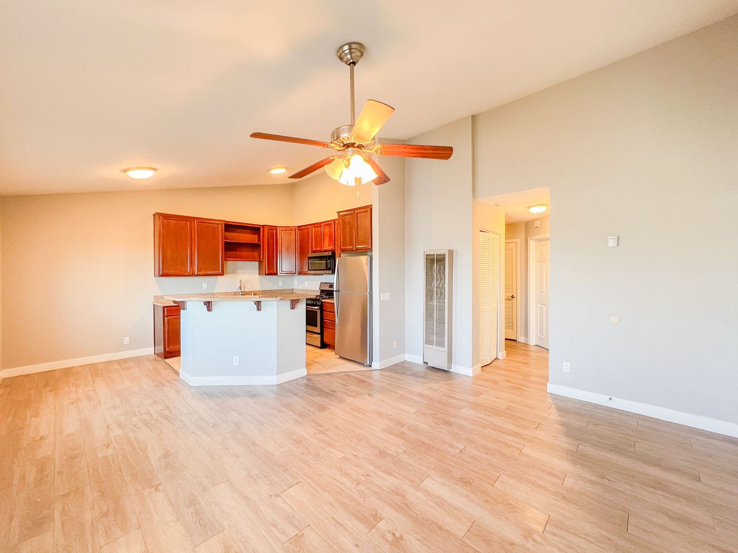 LONG BEACH Apartment: 3230 E. WILTON ST