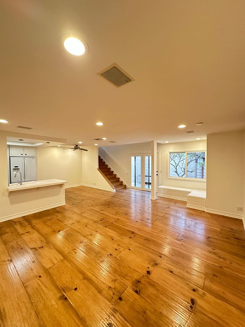 Irvine House: 14 Tangerine