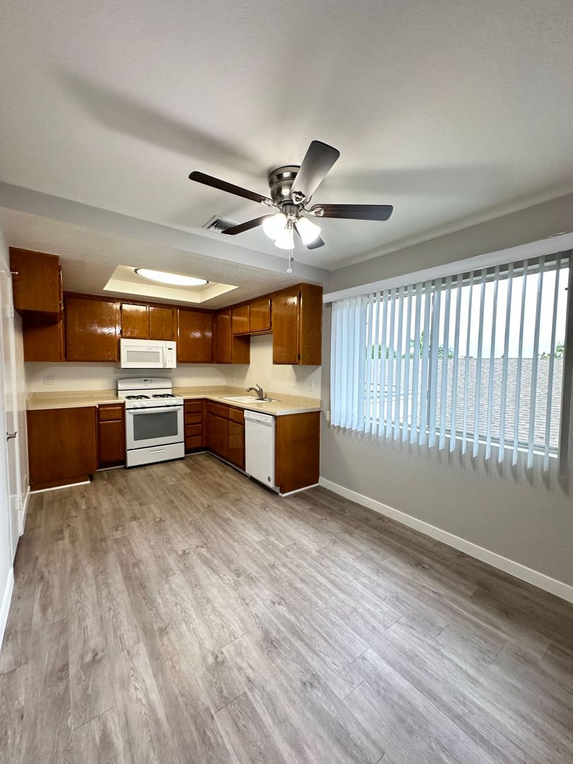 Los Alamitos Apartment: 4181 Howard Ave.