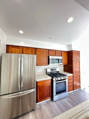 Sherman Oaks - Stunning 2 Bed Townhonme - Wood Floors - Central Heat/Air - 2 Car Garage! – photo 1