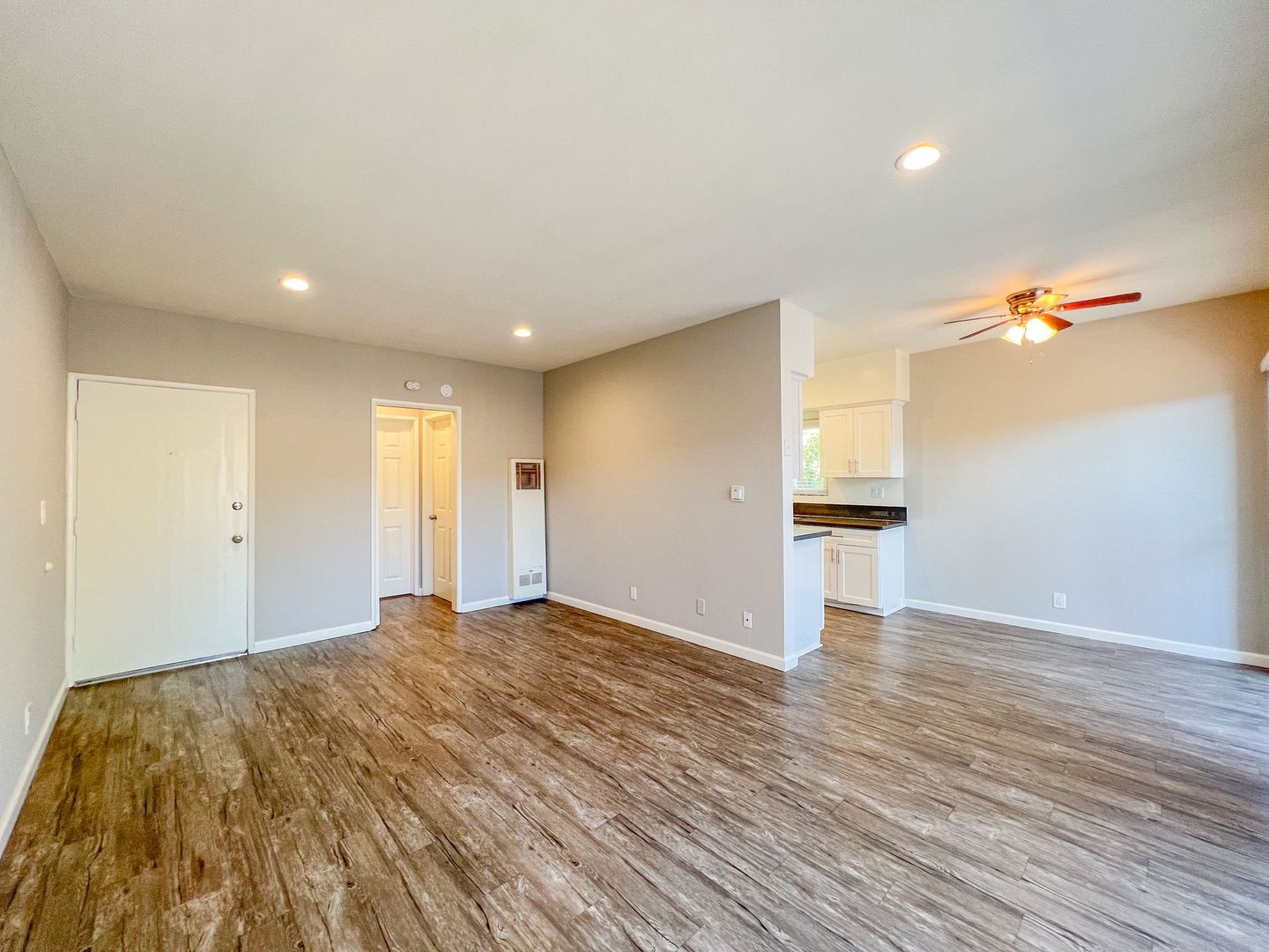 MONTEREY PARK Apartment: 1411 - 1421 COLLEGE VIEW DR